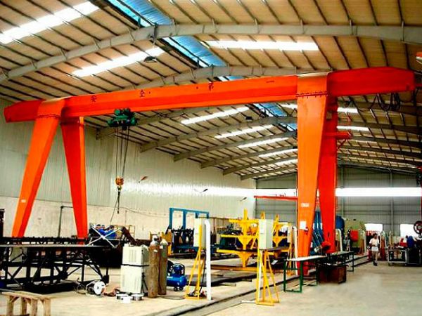 在下雨天 使用起重機(jī)時(shí)需要注意什么呢？